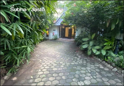 Entrance door in Bengaluru with trees causing hidden road focus effect