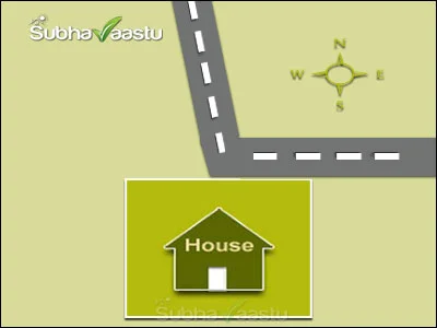 North street focus slightly bent and connecting to the East road, showing Vastu alignment deviation