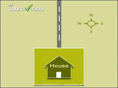 Very narrow North road thrust of 3–5 feet showing limited Vastu impact on the house